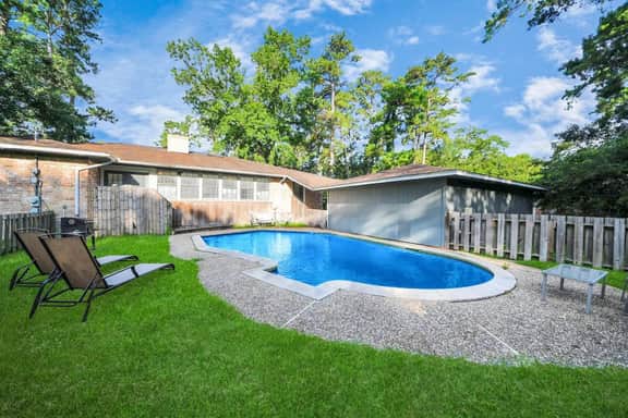 Houston 6BR Near IAH w/ Pool & BBQ