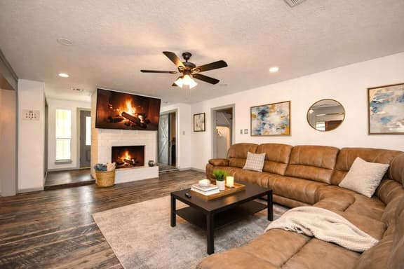 Lux Home w/ Heated Pool & Spa: 30 Min to Downtown
